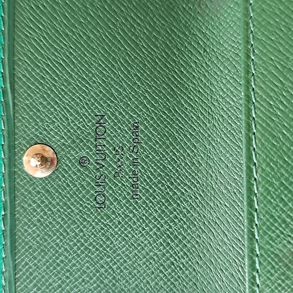 Louis Vuitton Epi Key Holder - Picture 2 of 5